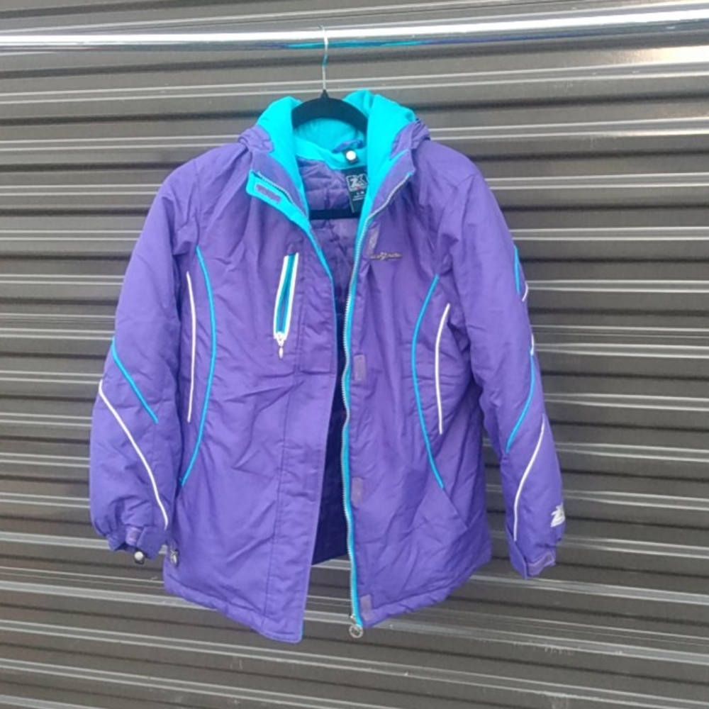 Zero closure cold weather coat.